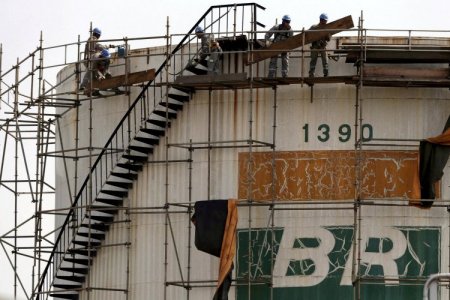 <p>Petrobras decepciona al mercado con extraordinario recorte de dividendos y fuerte caída de beneficios</p>