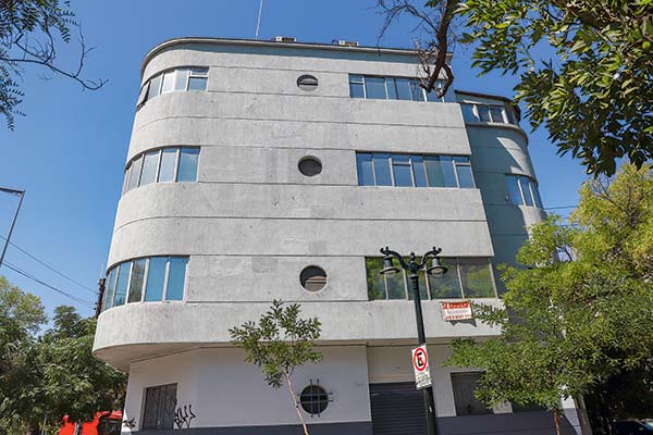 El inmueble se ubica en calle Estados Unidos 395, frente al Parque Forestal y vecino al Palacio Bruna. Foto: Julio Castro