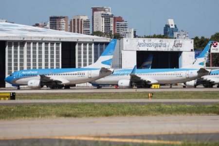 <p>Maduro prohíbe que aviones de Aerolíneas Argentinas atraviesen su espacio aéreo y desata nuevo conflicto diplomático con Gobierno de Milei</p>