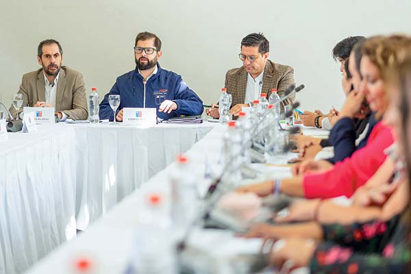 En Curicó, y con la presencia del Presidente y el ministro Grau, se desarrolló una nueva sesión del gabinete pro crecimiento. Foto: Presidencia
