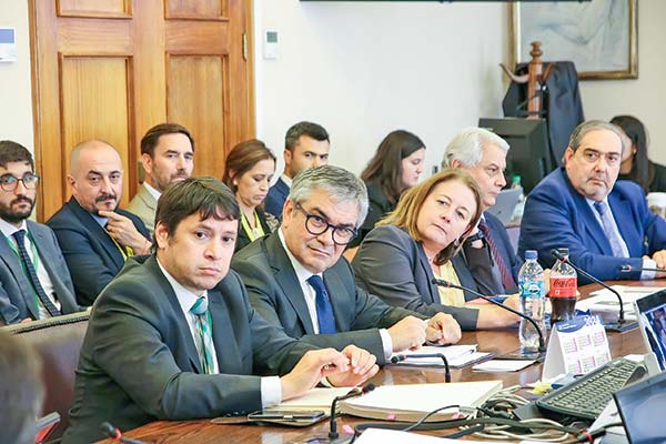 El ministro Marcel y la subsecretaria Berner lideraron la discusión ayer en la comisión de Hacienda de la Cámara.