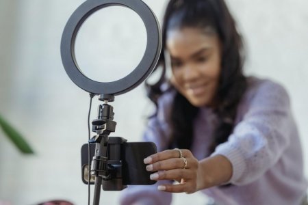 <p>Influencers financieros: un área reciente en redes sociales y poco regulada en Latinoamérica y el mundo</p>