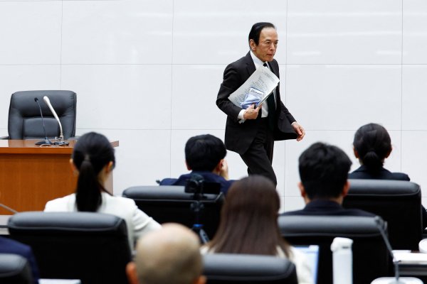 El gobernador Kazuo Ueda durante la conferencia de prensa del BoJ. Foto: Reuters