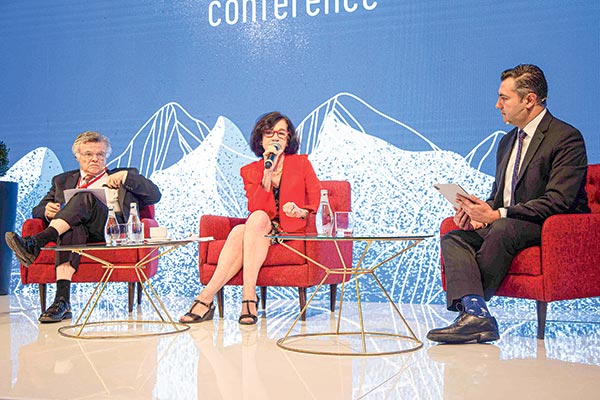 La economista participó en una conferencia realizada por LarrainVial.