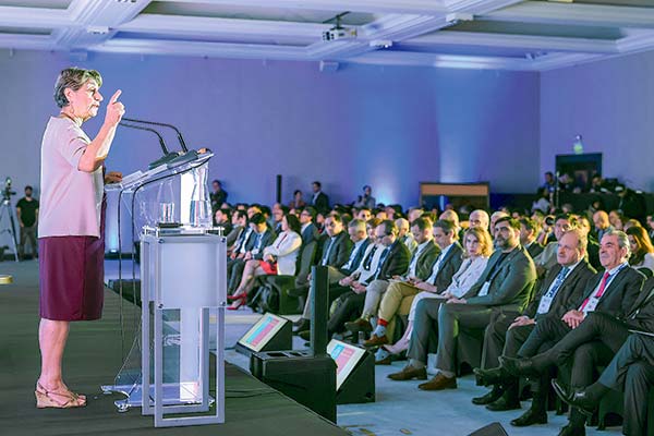 La ministra de Obras Públicas, Jessica López intervino en el congreso “Nuevas fuentes de agua para Chile”.