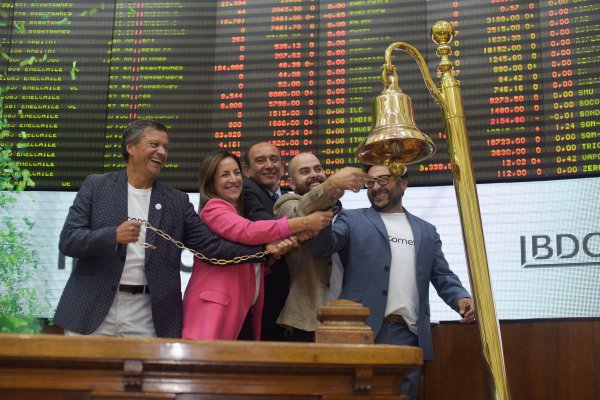 Andrés López, Carolina Cartes, socios de Ecometric, junto a Eduardo de la Maza de Cron Capital, Sergio Mancinelli y Angelo Cares, socios de Ecometric.