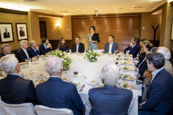 La reservada comida de Isabel Díaz Ayuso con empresarios en el Club de Polo