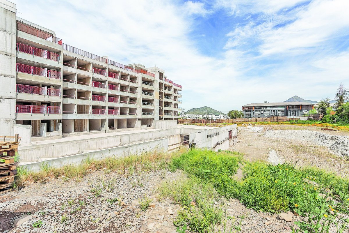 <p>Tras 46 años, constructora decide dejar el negocio y vende avanzado proyecto en La Dehesa</p>