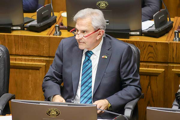 El presidente de la comisión de Trabajo del Senado, Iván Moreira (UDI). Foto: Agencia Uno