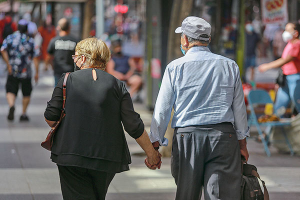 IPoM: el empleo entre las personas sobre los 55 años aún no recupera los niveles previos a la pandemia