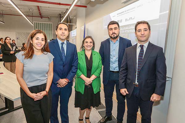 Paula Vargas, Jorge Arredondo, Wendoling Silva, Pablo Zenteno y Jorge Montes en el último encuentro Entre Códigos. Foto: José Montenegro