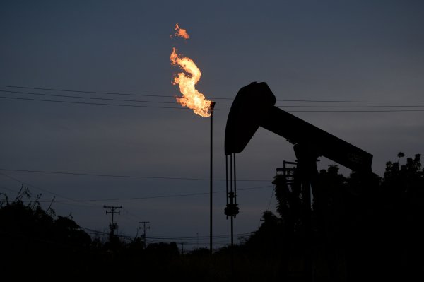 Petróleo Brent supera los US$90 el barril por primera vez desde octubre tras aumento de tensiones en Medio Oriente