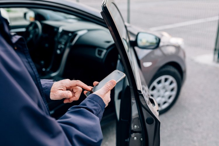 Chilena Lolocar comienza a operar en Uruguay tras comprar OlaCar, su competencia en ese mercado