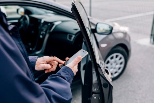 Chilena Lolocar comienza a operar en Uruguay tras comprar OlaCar, su competencia en ese mercado