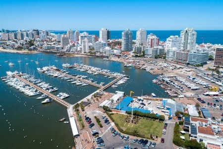 <p>En 12 años inversionistas argentinos compraron 54 viviendas por mes en Uruguay</p>