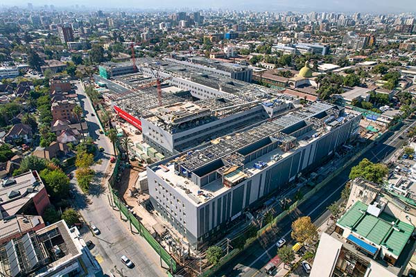 Vista de las obras finales del nuevo Hospital Salvador.