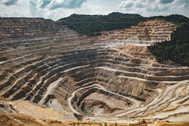 <p>BHP se prepara para destronar a Codelco como el mayor productor de cobre del mundo en 2024</p>