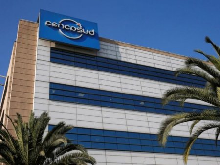 <p>Jumbot: el curioso error de Milei que encendió una polémica entre el gobierno argentino y el grupo chileno Cencosud</p>