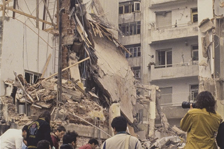 <p>En un fallo histórico la Justicia argentina le atribuye a Irán el atentado contra la AMIA, de 1994</p>