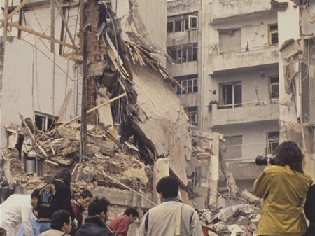 <p>En un fallo histórico la Justicia argentina le atribuye a Irán el atentado contra la AMIA, de 1994</p>