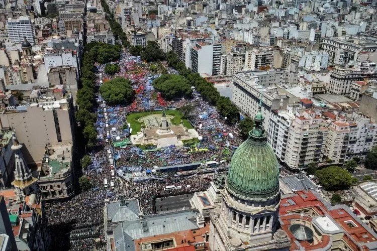 A cuatro meses de asumir, gobierno de Javier Milei afronta su segundo paro general en Argentina, convocado para el 9 de mayo