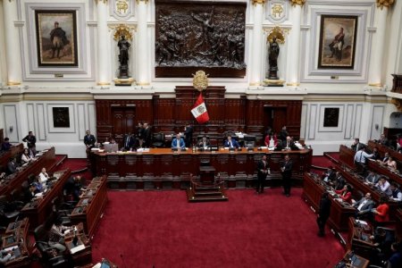 <p>Con festejos en el congreso y advertencias de las AFP: las reacciones tras la aprobación del séptimo retiro en Perú</p>