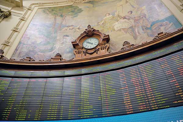 <p>Las 12 empresas IPSA que mejoran su recomendación tras la temporada de resultados</p>