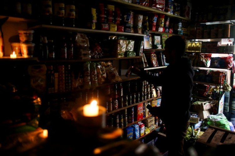 Ecuador declara emergencia en sector eléctrico tras suspensión del suministro desde Colombia y en medio de severa sequía
