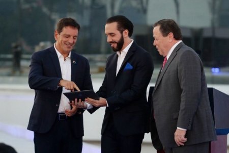 <p>Google llega oficialmente a El Salvador y anuncia una subvención por US$ 200.000 para mujeres emprendedoras</p>