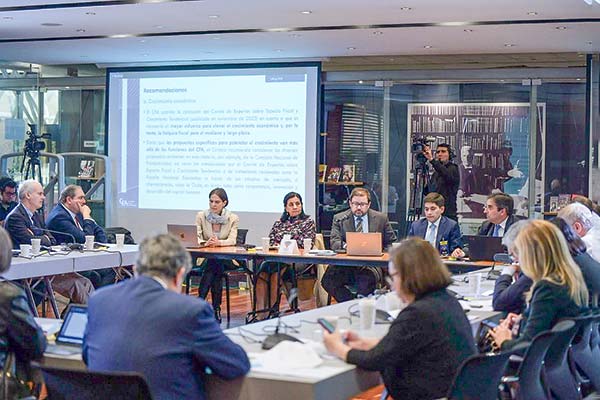 El Consejo en pleno expuso ayer ante la comisión especial mixta de Presupuestos.