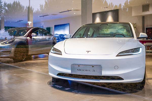 Tesla se dispara casi 10% tras informe de resultados y planes de acelerar el lanzamiento de modelos más baratos