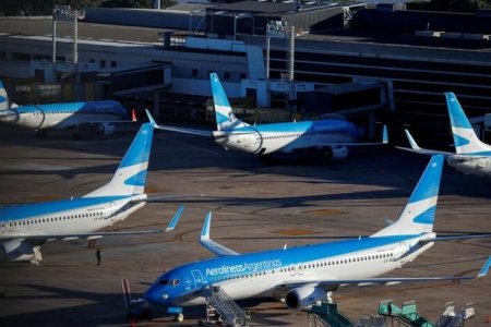 <p>Aerolíneas Argentinas prepara “decisiones difíciles” con el fin de reducir costos: recorta 18% de los vuelos domésticos</p>