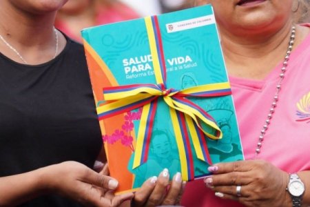 <p>Gremios colombianos y EPS firmaron una petición para transformarse en gestoras de salud</p>