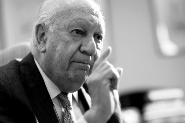 Más de 200 mil documentos componen el archivo que el ex Presidente Lagos cedió a la Universidad Diego Portales