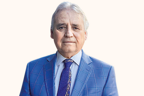 Clínica Las Condes Alejandro Gil seguirá al mando del timón