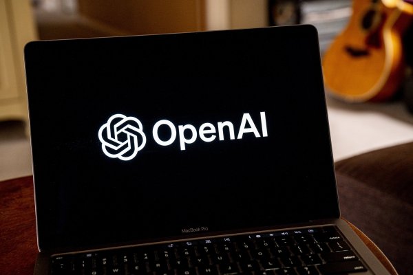 El acuerdo permite a ChatGPT de OpenAI responder a preguntas con breves resúmenes de artículos del Financial Times. (Foto: Bloomberg)