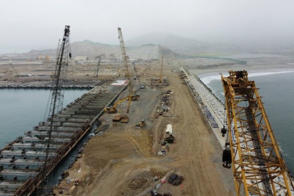 Perú busca evitar arbitraje con china Cosco Shipping por controversia en megapuerto de Chancay