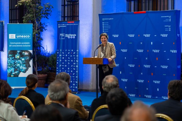 La ministra de CTCI, Aisén Etcheverry durante la presentación de la nueva Política Nacional de IA.