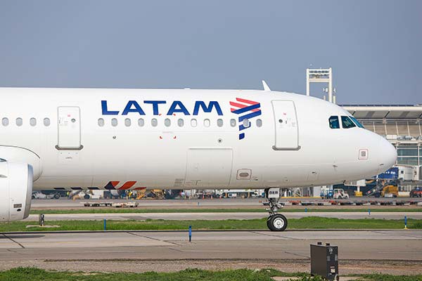 Latam queda a US$ 110 millones de superar a Santander como la quinta empresa más valiosa de la Bolsa de Santiago