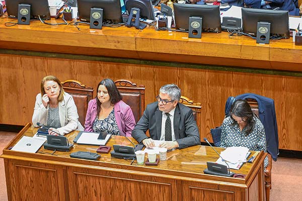 Hacienda raya la cancha ante Presupuesto 2025: restringirá contrataciones en servicios con alto ausentismo laboral
