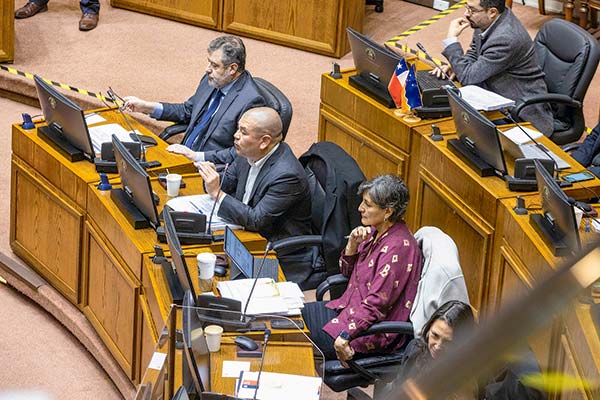 La ministra de Salud, Ximena Aguilera y el superintendente de Salud, Víctor Torres, encabezaron la presencia del Ejecutivo en la Comsión Mixta.