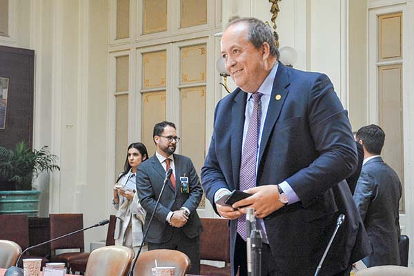 El fiscal Valencia será invitado a la comisión de Hacienda del Senado a exponer los perfeccionamientos que sugiere el Ministerio Público. Foto: Agencia Uno