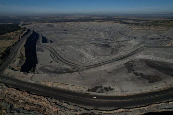 Fuegos cruzados: los factores que llevaron a Glencore a vender su participación en Volcan