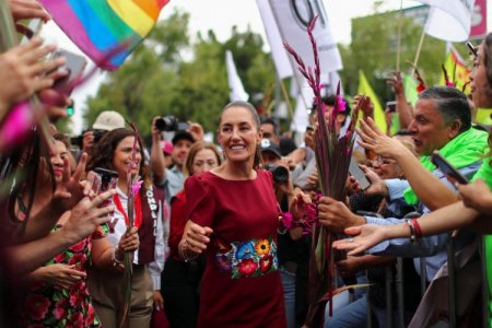 <p>Claudia Sheinbaum, favorita para la presidencia de México, defiende impulsar amplias y polémicas reformas legales</p>