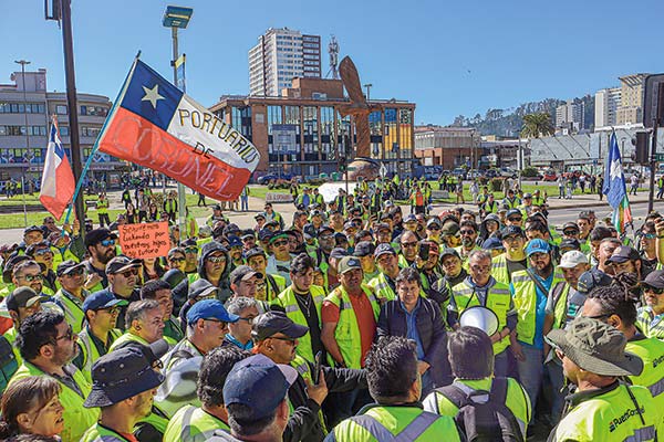 La paralización de trabajadores eventuales del terminal penquista suma 45 días. Foto: Agencia Uno