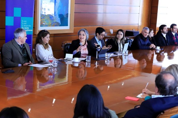 Ministra Jara asegura que a la fecha cerca de 30 mil empresas ya cuentan con jornadas de 40 horas