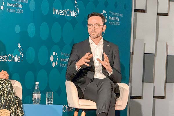 Giuseppe Turchiarelli, gerente general de Enel Chile, en el panel en que participó este jueves en el marco del Séptimo Foro Internacional de Inversiones, organizado por InvestChile.