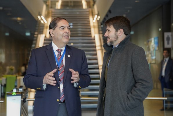 Juan Carlos Olmedo, presidente del Consejo Directivo del Coordinador Eléctrico, y el ministro de Energía, Diego Pardow.