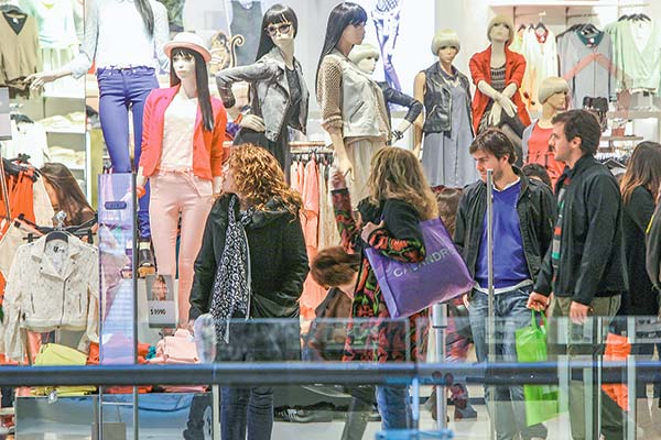 Ventas diarias del comercio minorista suman su tercer mes en terreno positivo