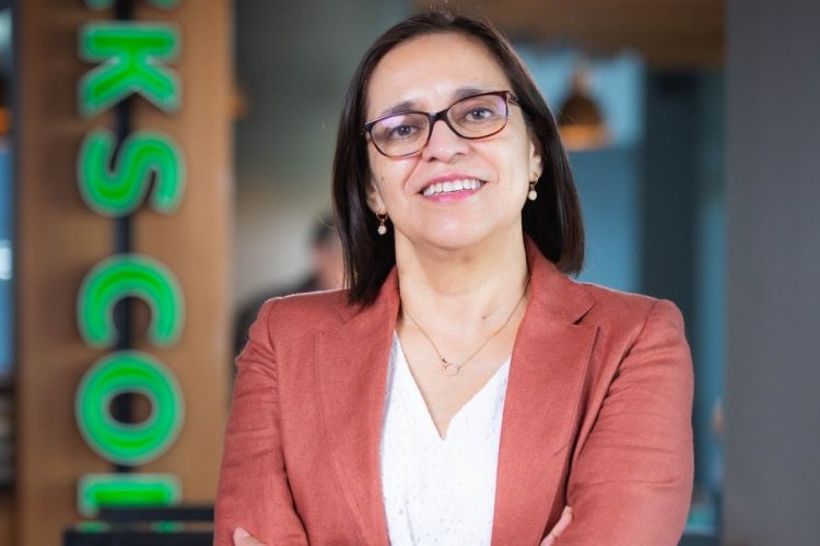 <p>Claudia Aburto, la pedagoga chilena que ha marcado el éxito de Starbucks en Sudamérica</p>